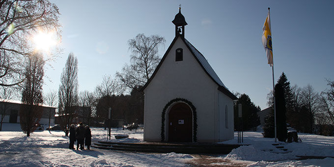 Traumhaftes Winterwetter am Jubiläumstag in Dietershausen (Foto: Poppe)